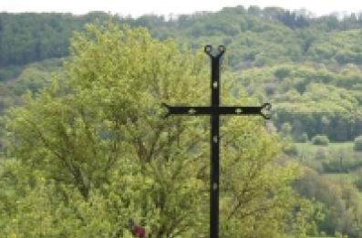 Croix de bornage en fer.