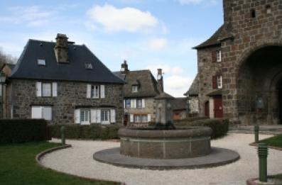 Fontaine en pierre de volvic