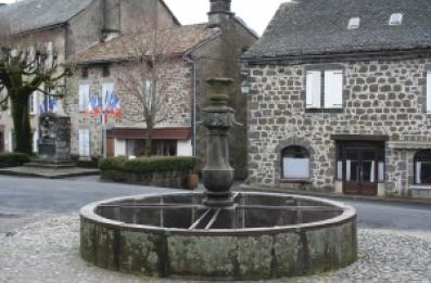 Fontaine circulaire en pierre