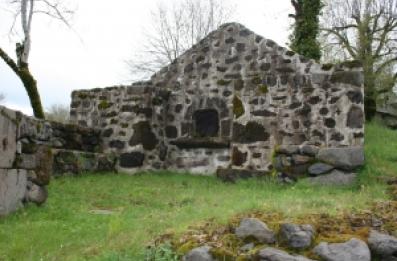 Four banal ouvert en pierre avec toit en lauze