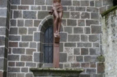 croix devant église